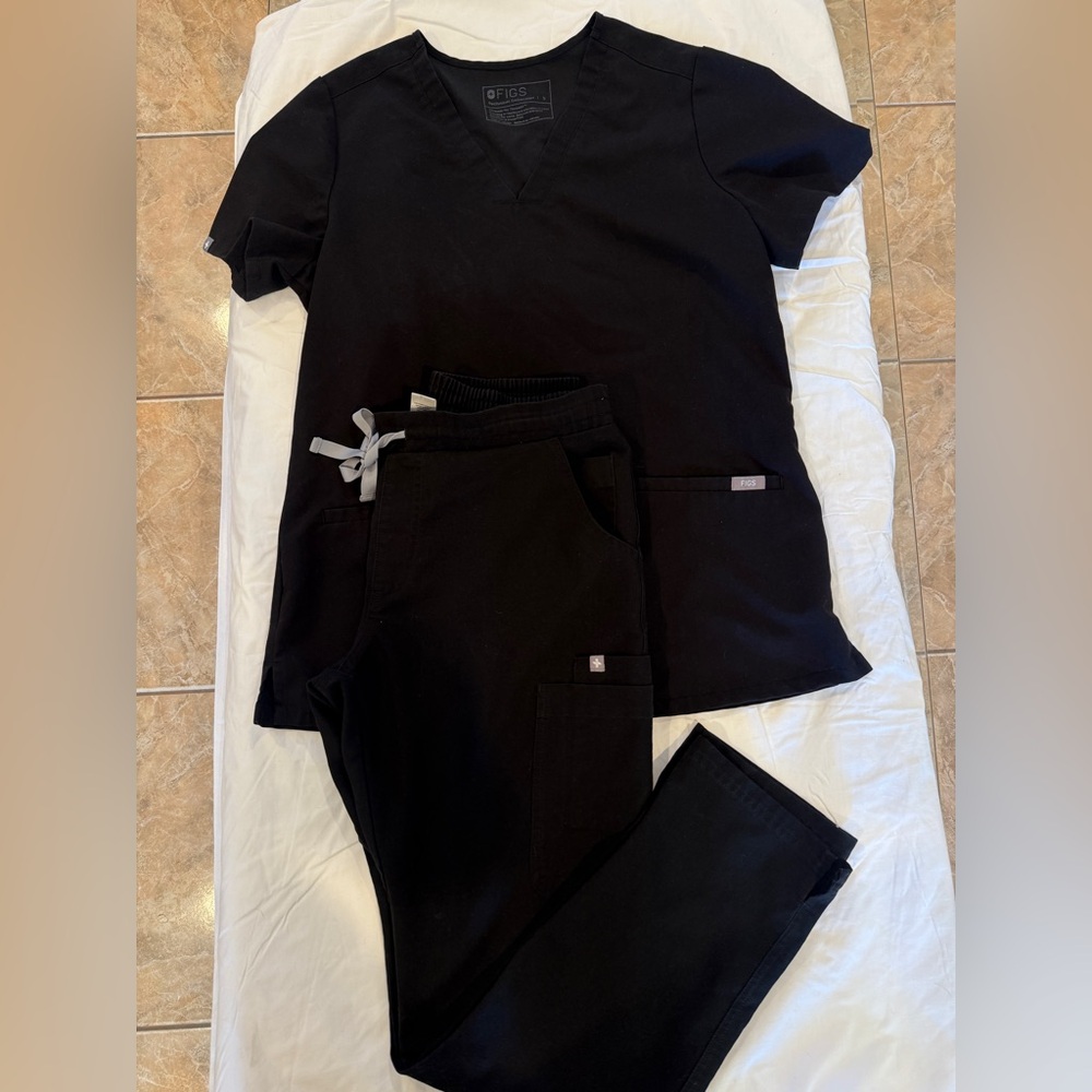 Figs Classic Black Scrub Set